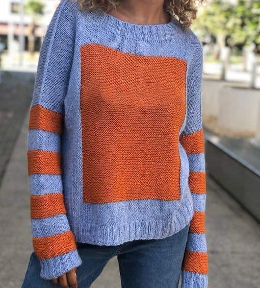 Пуловер с цветами вязаный крючком